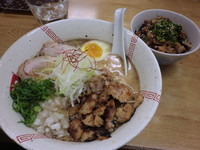 「醤油ちゃーしゅー麺 + へためし(小)」@らーめん 弥七の写真
