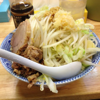 「中盛りラーメン（300g）＋野菜＋ニンニク＋生姜」@らーめん きじとらの写真
