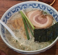 「魚濃出汁 しお麺・800円」@らーめん三歩の写真