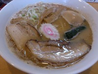 「濃厚醤油らぁめん　７００円＋煮たまご１０５円」@麺や しみずの写真