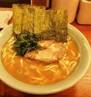 「ラーメン中盛り８００円」@横浜家系ラーメン やややの写真