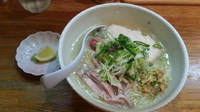 「冷やし鶏節濃厚鶏白湯塩ラーメン+〆飯(温玉鶏雑炊)1000円」@麺や 福一の写真