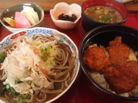 「かつ丼とおろしそばのセット(750円位)」@そば処 つうの写真