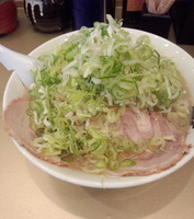 「ラーメン、アブラ多め、葱多め」@超ごってり麺 ごっつ 秋葉原店の写真