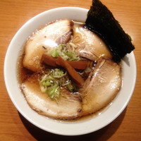 「チャーシュー麺・醤油（とろ肉らーめん）900円」@らーめん食堂酒場  ぜっとの写真