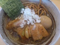 「冷やし煮干し中華そば（醤油）＋味玉（サービス）＝￥680」@麺味庵 和（NAGOMI）の写真