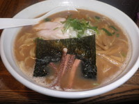 「烏賊干し鶏白湯醤油そば（７８０円）大盛（１００円）」@新橋 纏の写真