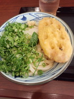 「おろし醤油（大・冷）430円＋れんこん天90円」@丸亀製麺 我孫子店の写真