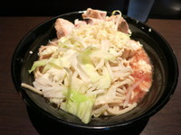 「トマト（M）+煮豚増し」@Dapper Dan NOODLEの写真