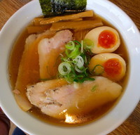 「特製らぁめん（醤油）」@ラーメン 月麺の写真