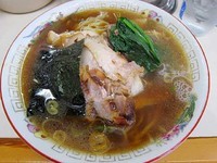 「青島ラーメン700円＋肉増し50円＋ほうれん草増し50円」@青島食堂 秋葉原店の写真