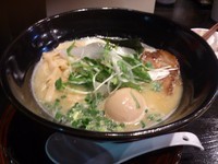 「鶏白湯らー麺塩　７９８円」@らー麺  彩羅の写真