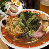 「煮干ラーメン + 生ビール + 凪の肉盛り 計 0円（プレ）」@凪 Noodle BAR 歌舞伎町店の写真