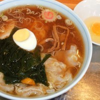 「ワンタン麺（893円）＋玉子（生 53円）」@大勝軒 武蔵増戸店の写真