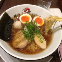 「味玉鶏醤油ラーメン」@鶏喰～TRICK～の写真