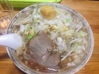 「新天地ラーメン・ニンニク少し（680円）」@ラーメン新天地の写真