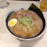 「ラーメン(中) 濃厚鶏豚スープ」@麺屋 侍の写真