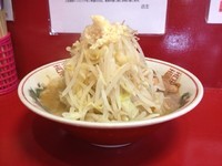 「ラーメン（並）　ヤサイマシニンニク　６５０円」@自家製太麺 ドカ盛 マッチョ 三ノ宮店の写真