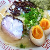 「野菜白丸（味玉トッピング）」@九州豚骨 うまか楼 本店の写真