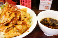 「肉盛りつけ麺辛味（中盛、肉まし）」@魁 肉盛りつけ麺 六代目けいすけの写真