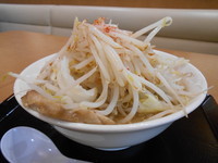 「ラーメン大盛り300g(全増し)720yen」@ジャンクガレッジ イオンレイクタウンmori店の写真