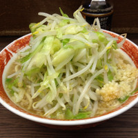 「小豚ラーメン750円麺少な目＋ヤサイ＋ニンニク増し」@ラーメン二郎 横浜関内店の写真