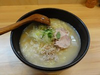 「濃厚鶏塩そば　750円　大盛100円」@鶏そば小鳥の写真