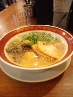 「白　固め500円＋サービス替え玉」@ばりかた屋の写真