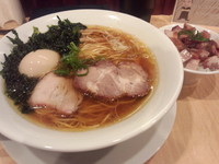 「醤油拉麺＋味玉＋あおさ」@Japanese Soba Noodles 蔦の写真