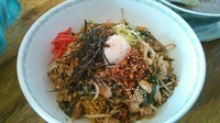 「スタミナ豚まぜそば(大盛・極細麺) ￥900」@どでからーめんの写真