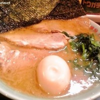 「チャーシューメン味玉乗せ(950円)」@六角家 六角橋本店の写真