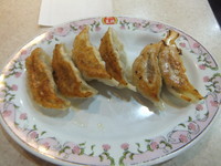 「餃子231円(無料券で無料)&辛玉ラーメン399円」@餃子の王将 神田東口店の写真