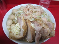 「小豚＋うずら（ヤサイニンニクアブラ）麺硬め」@ラーメン二郎 西台駅前店の写真