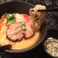 「洋そば（粉チーズバジルセット）900円」@麺料理しんでぃの写真