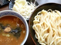 「つけ麺（中）＋ちょこっと野菜」@つけ麺専門店 三田製麺所 御茶ノ水店の写真