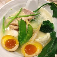 「鶏白湯SOBA並＋玉子＋季節の野菜＋豚チャーシュー」@銀座 篝の写真