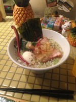 「塩ラーメン　いっぱいん（900円）」@パイナップルラーメン屋さん パパパパパインの写真