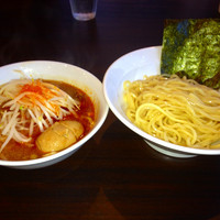 「辛味噌つけ麺¥800＋煮玉子¥100＋半ライス¥100」@味噌麺 伝堂の写真