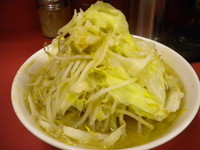 「ラーメン650円　麺少なめ、ヤサイ・ニンニク・カラメ」@ラーメン二郎 ひばりヶ丘駅前店の写真