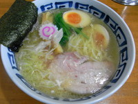 「塩そば+味玉」@とら食堂 松戸分店の写真