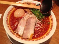 「赤味らーめん＋半熟味玉（￥700＋￥100）」@よってこや 湘南台駅前店の写真