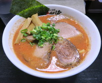 「トマトらーめん+チャーシュー(炙り)+半ライス」@らーめん三獣使の写真