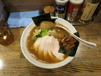 「特製烏賊干し鶏白湯醤油そば：980円」@新橋 纏の写真