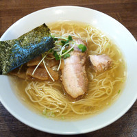 「白醤油らーめん中盛」@らーめん 夢中の写真