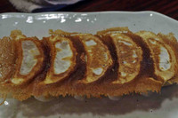 「羽付き焼き餃子5個」@らあ麺 みかみの写真