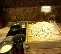 「二色・二枚盛り蕎麦＋味噌小胡瓜＋プレモル（計720円）」@嵯峨谷 神保町店の写真