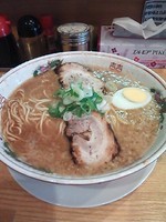 「豚骨醤油ラーメン（大盛）」@元祖環七 下頭橋ラーメン 戸田店の写真