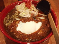 「黒ごま担々麺温玉のっけ(900円)、生ビール(500円)」@黒味噌らーめん 初代けいすけ 品川店の写真