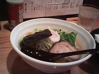 「七福ラーメン・・・中太麺（平打ち手もみ）」@麺や七福の写真