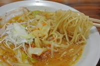 「味噌ラーメン（６８０円）＋餃子（２８０円＋ザーサイ（２００）」@豆でっぽうの写真